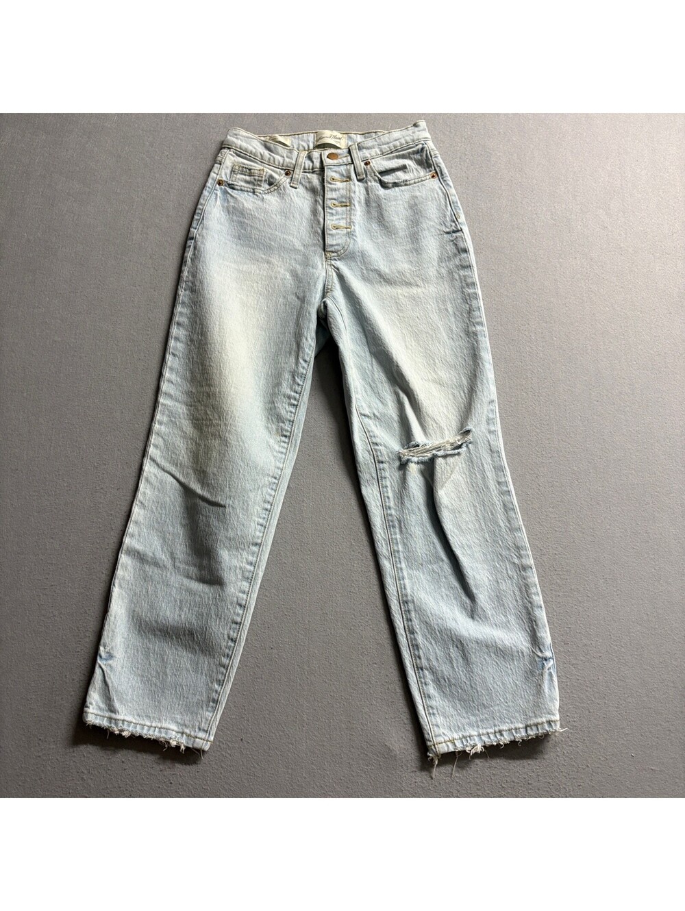 Universal Thread Vintage Straight Jeans Womens 00/24R Light Wash Distressed Blue